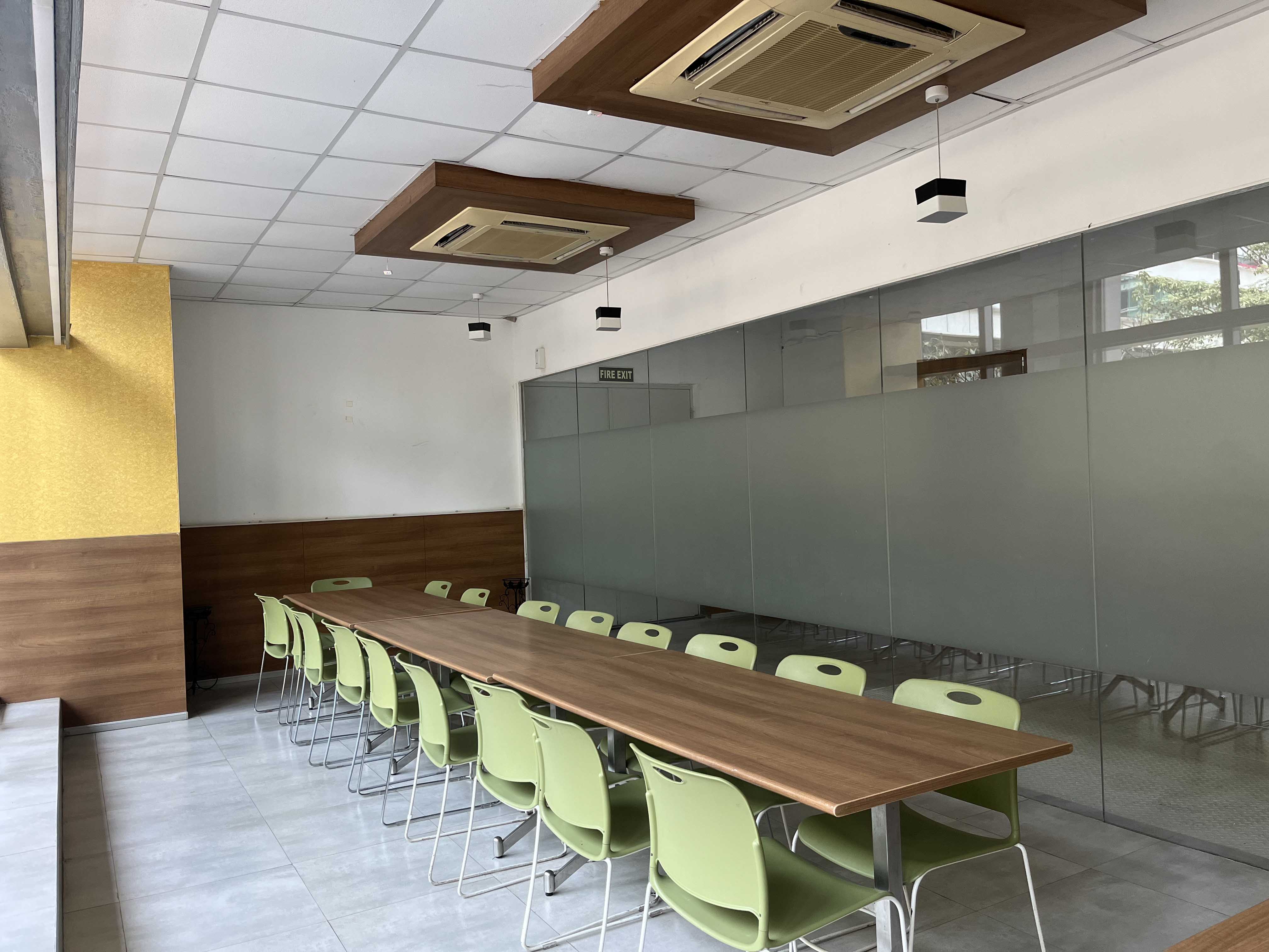 Food Court Small Room